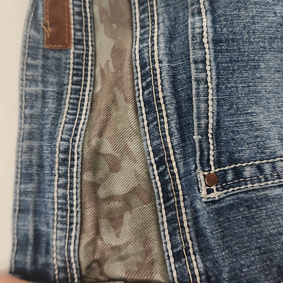 LEI Jean Shorts Size 11 Blue Stretch Denim Low Rise Camo with Crochet Fringe - Picture 4 of 5